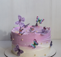 кремовый торт с бабочками
