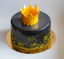 мастичный торт с короной